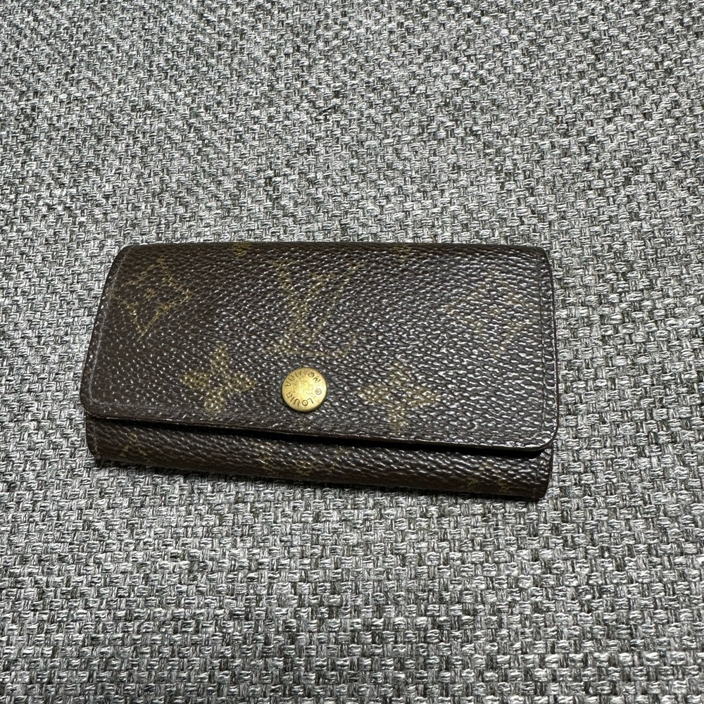 Authentic Louis Vuitton Monogram key holder
